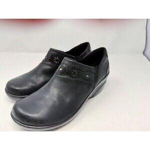 Clarks Collection Bootie Pump Womens 9 M Black Leather Soft Cushion Heel Shoe